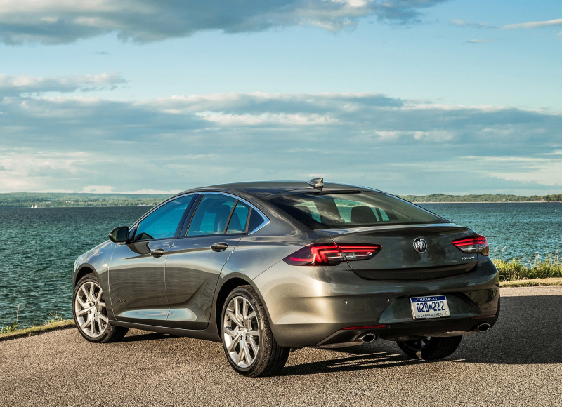 Illustration for article titled The Buick Regal Sportback Avenir Finally Gets a Halfway Luxury Interior